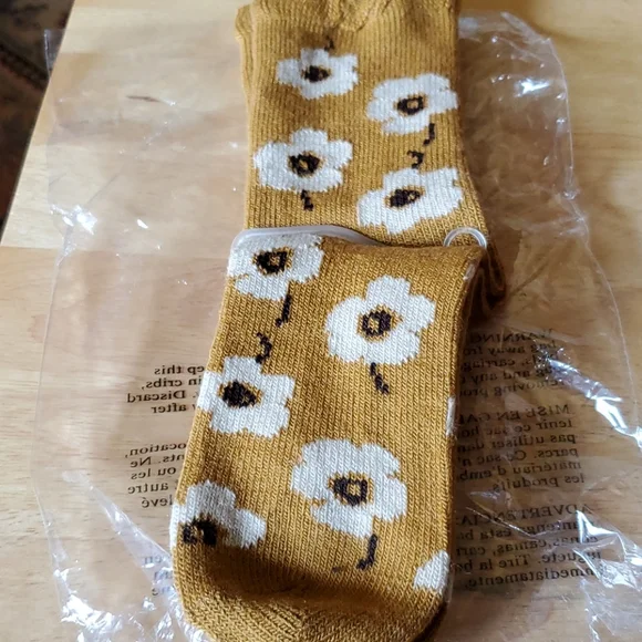 Daisy Socks 🎄 - Picture 4 of 4